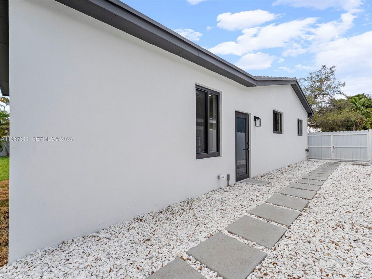 610 NE 164th Ter, North Miami Beach, FL 33162 Photo