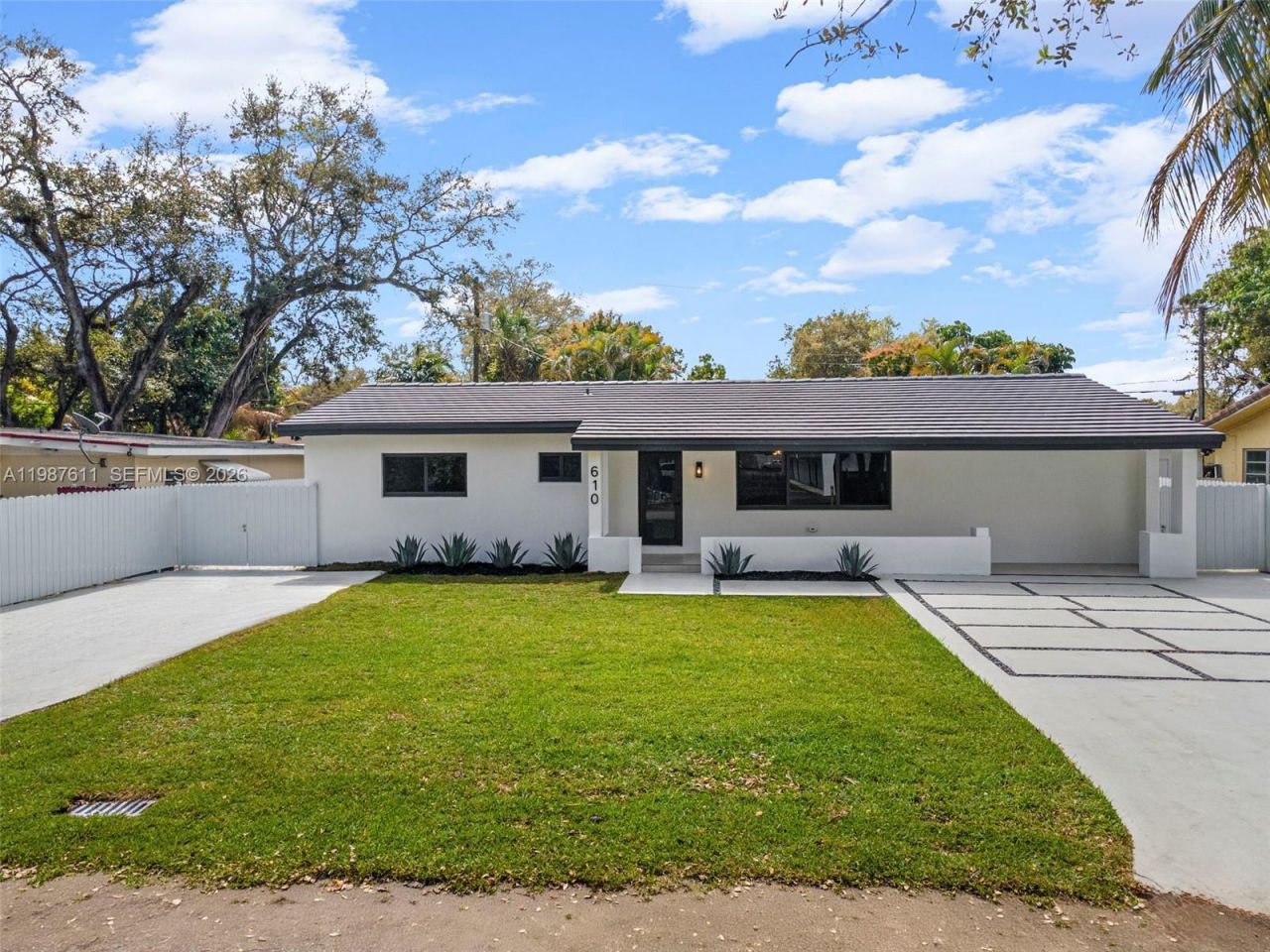 610 NE 164th Ter, North Miami Beach, FL 33162 Photo