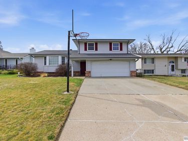 10205 Ohern Street , Omaha, NE 68127