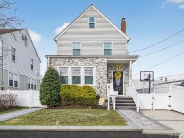 545 Marcellus Road, Williston Park, NY 11596