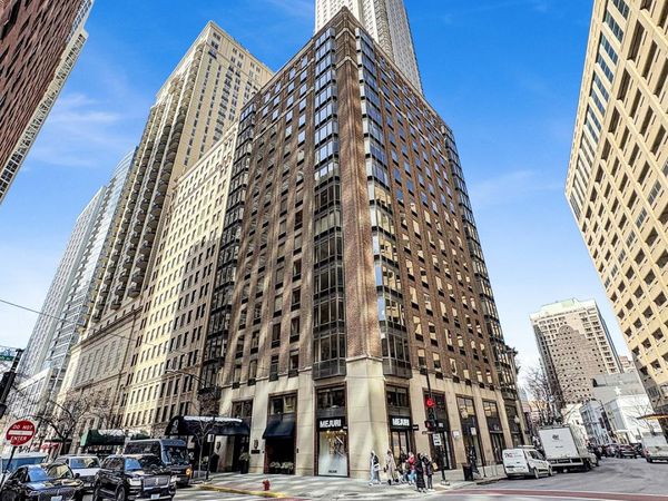 40 E Delaware Place, Unit 1701, Chicago, IL 60611