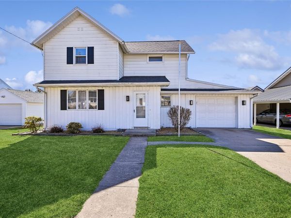 209 Fremont Street SW, Blairstown, IA 52209