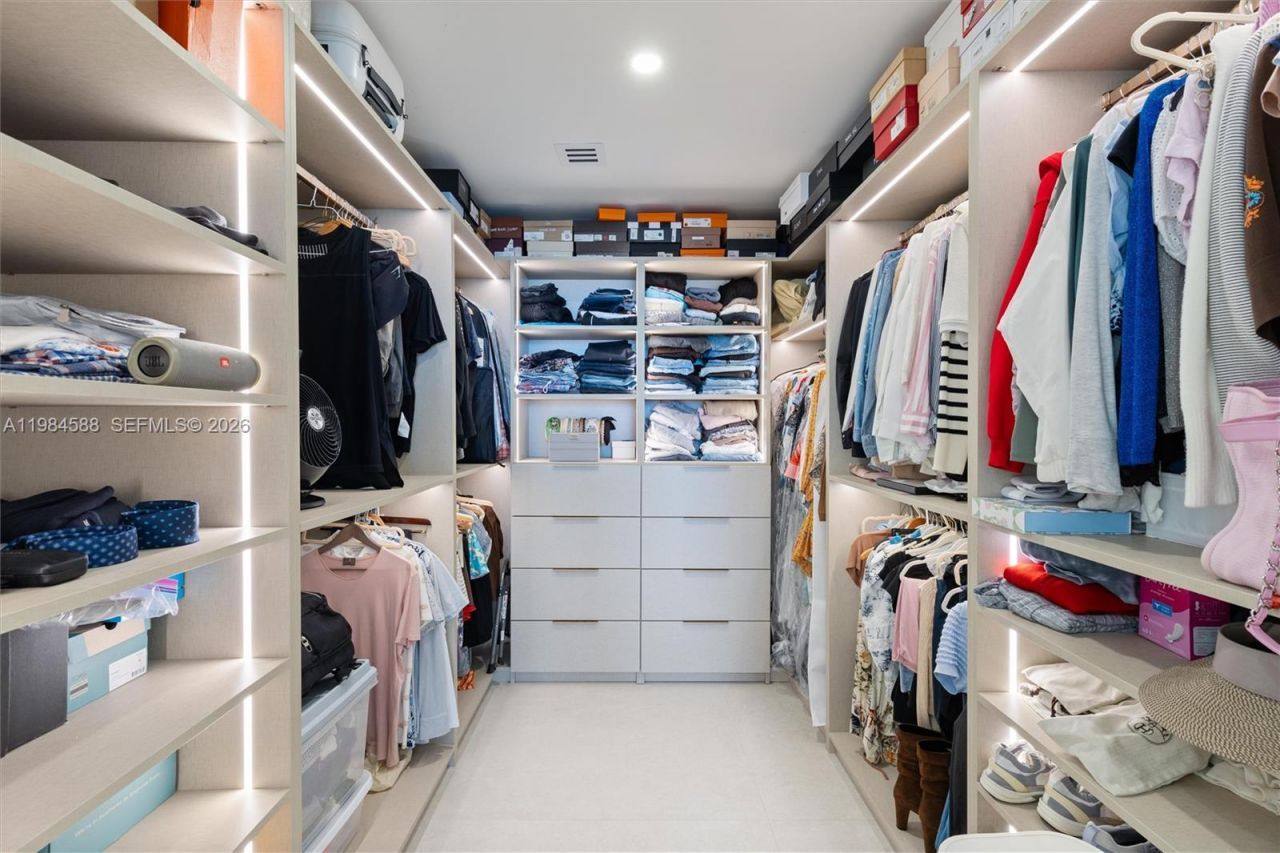 700 NE 24th St, Unit 3201, Miami, FL 33137 Photo