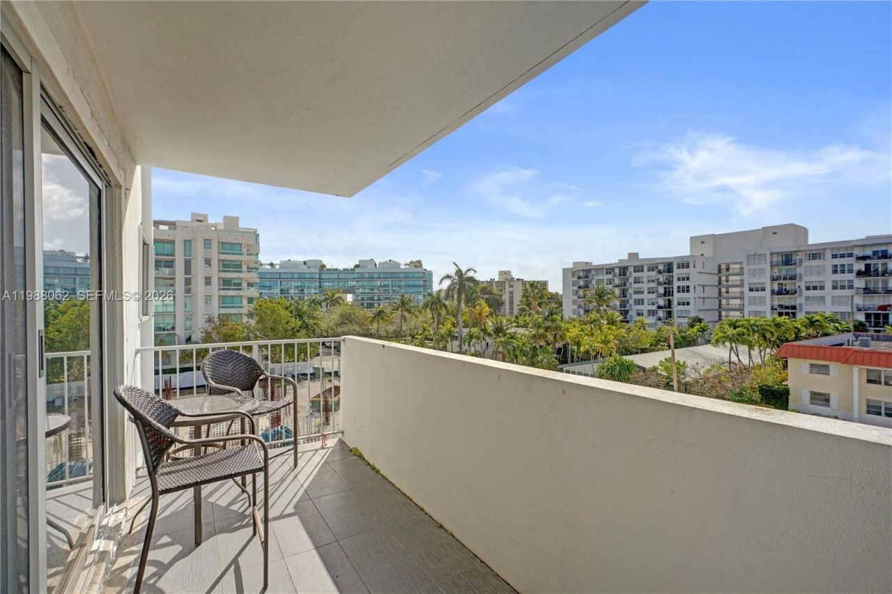 1075 92nd St , Unit 405, Bay Harbor Islands, FL 33154 Photo