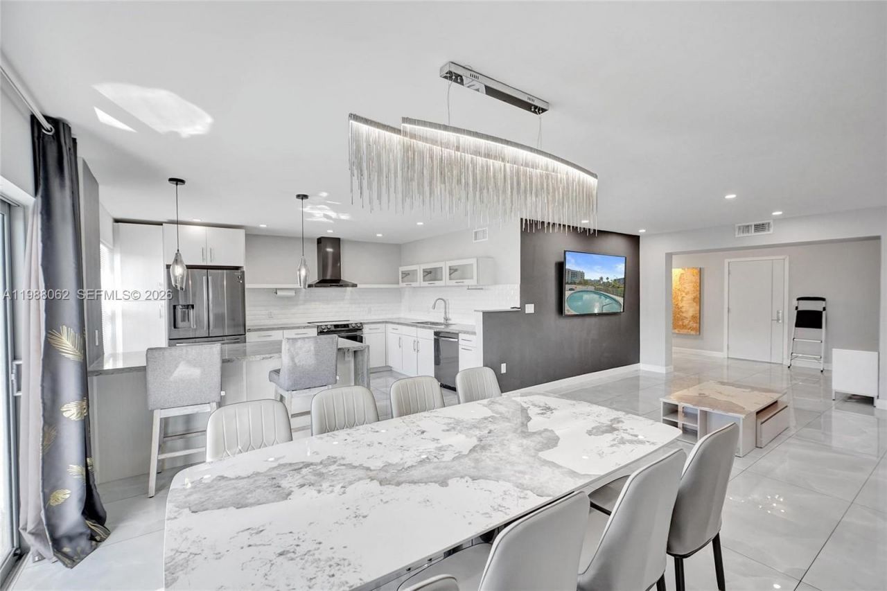 1075 92nd St , Unit 405, Bay Harbor Islands, FL 33154 Photo