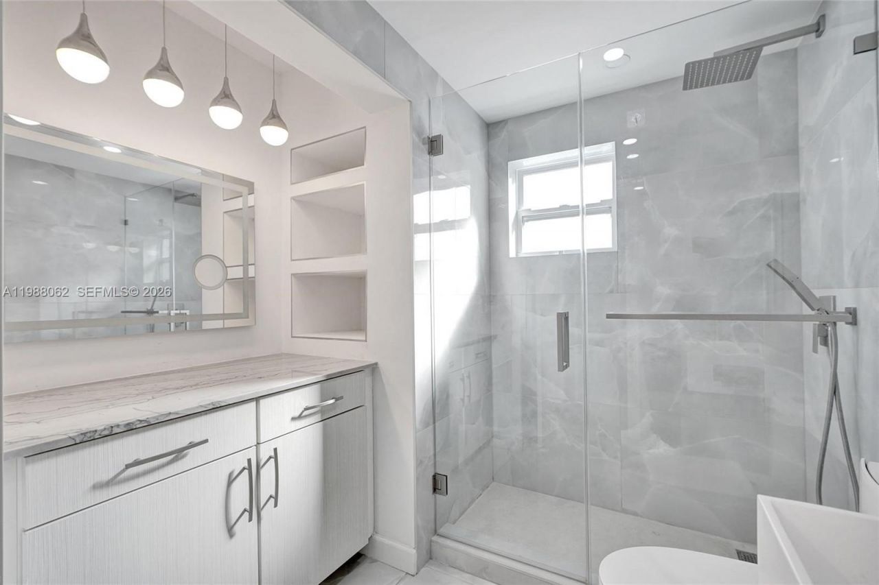 1075 92nd St , Unit 405, Bay Harbor Islands, FL 33154 Photo