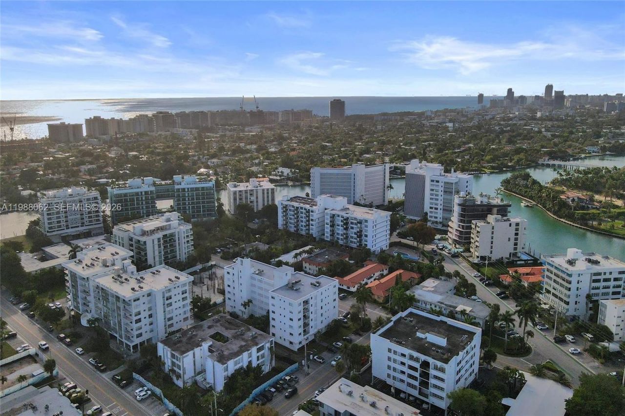 1075 92nd St , Unit 405, Bay Harbor Islands, FL 33154 Photo