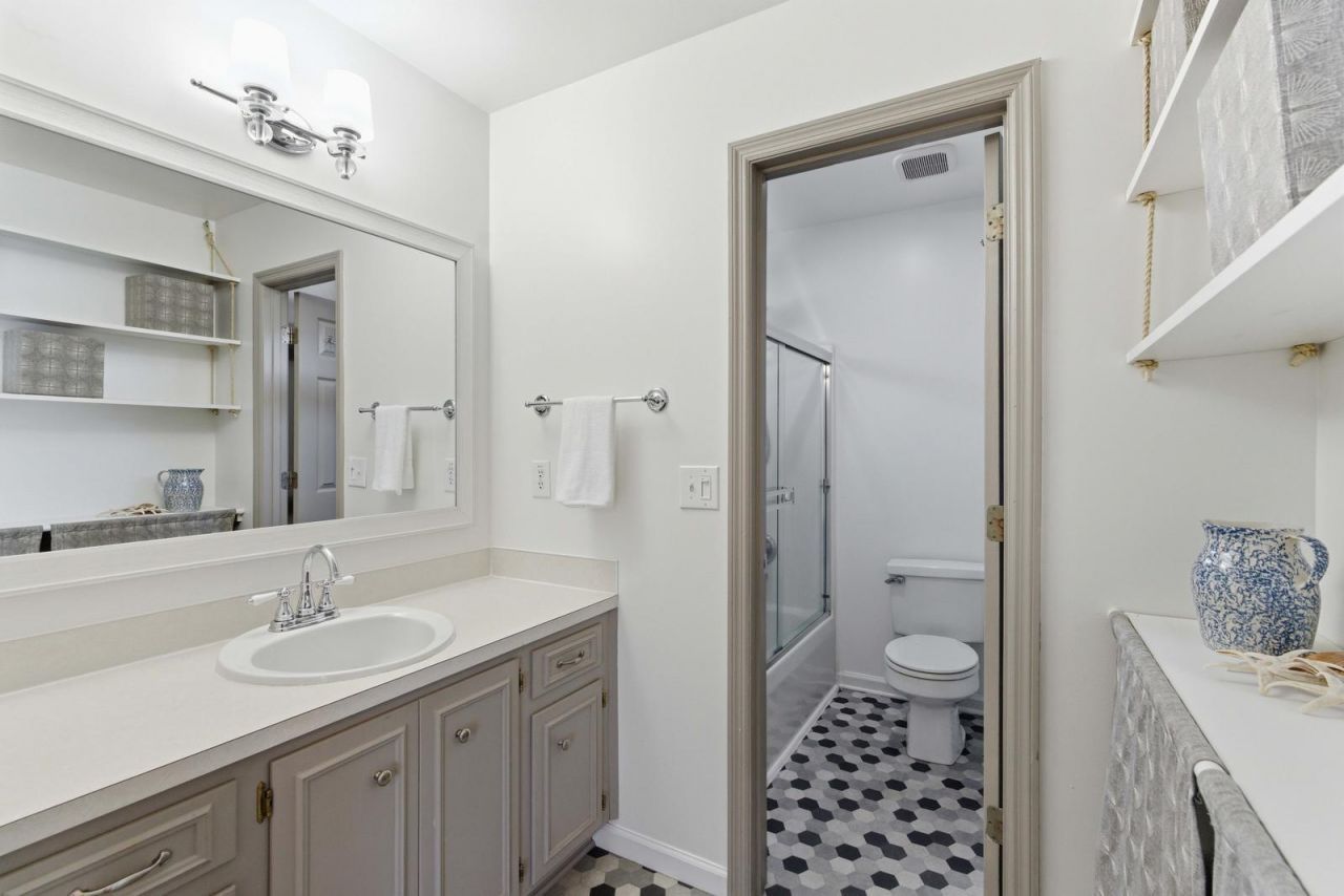 1110 Oceanview Road Photo 12