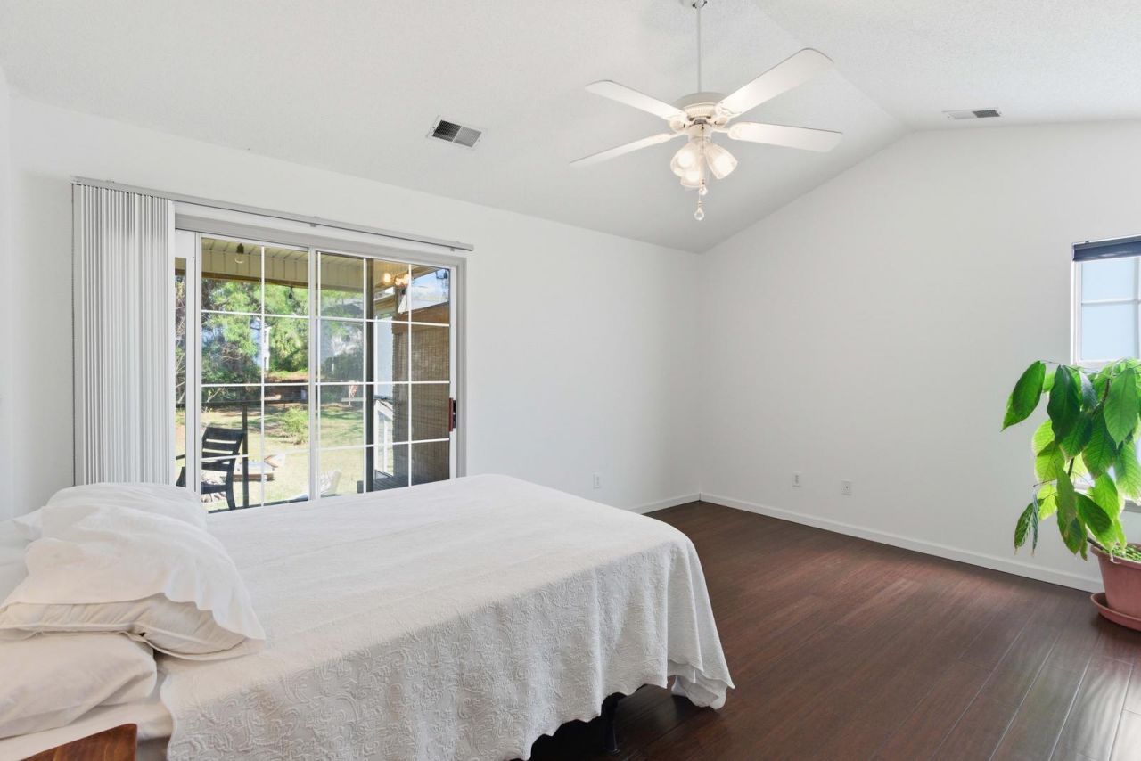 1110 Oceanview Road Photo 9