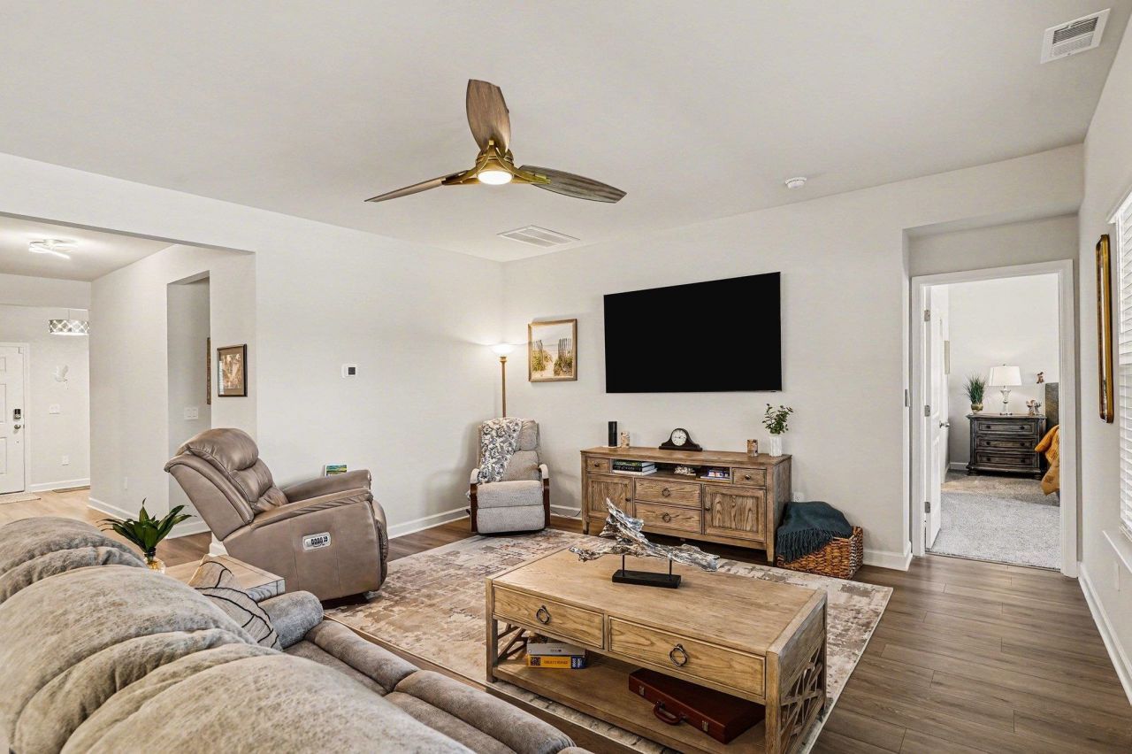 8002 Watercress St  Photo 10