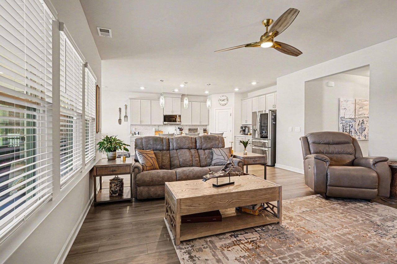 8002 Watercress St  Photo 12