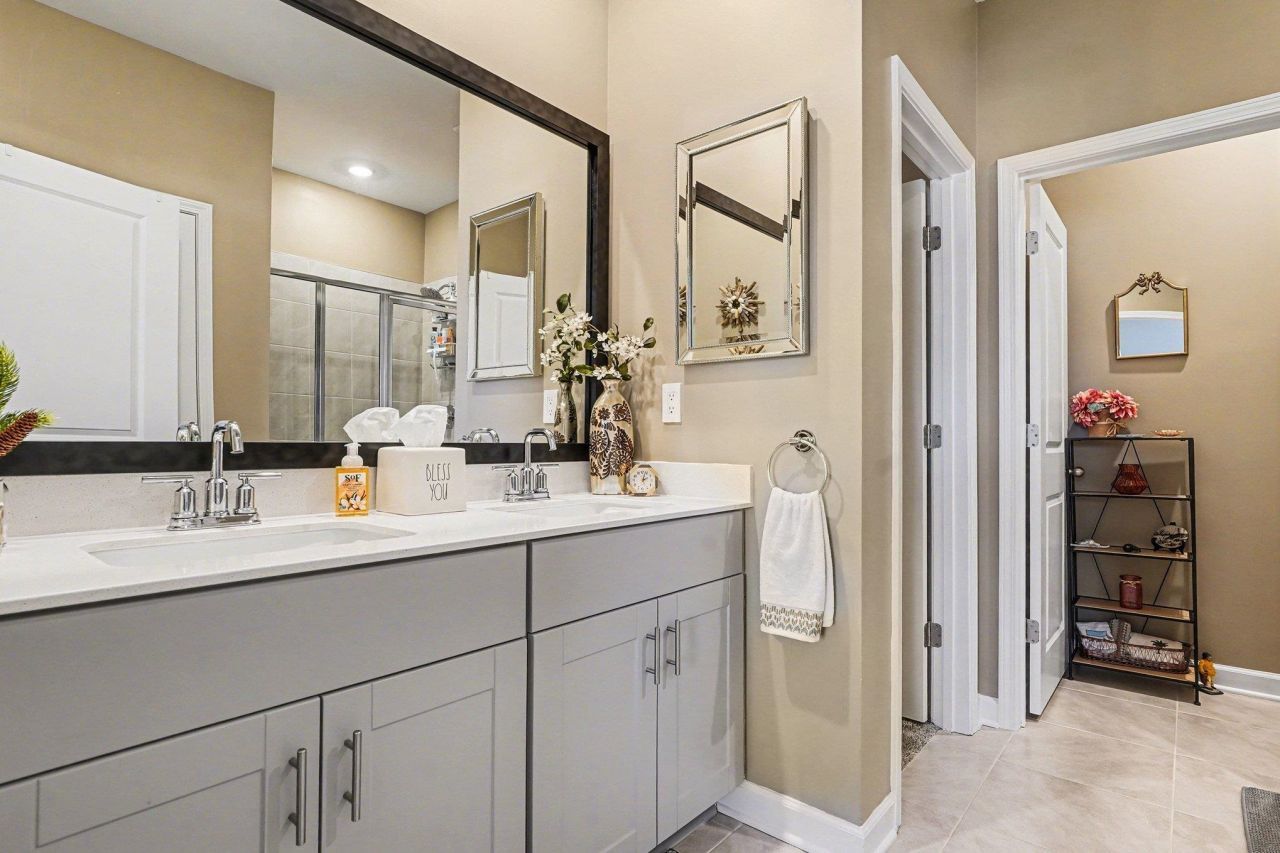 8002 Watercress St  Photo 16