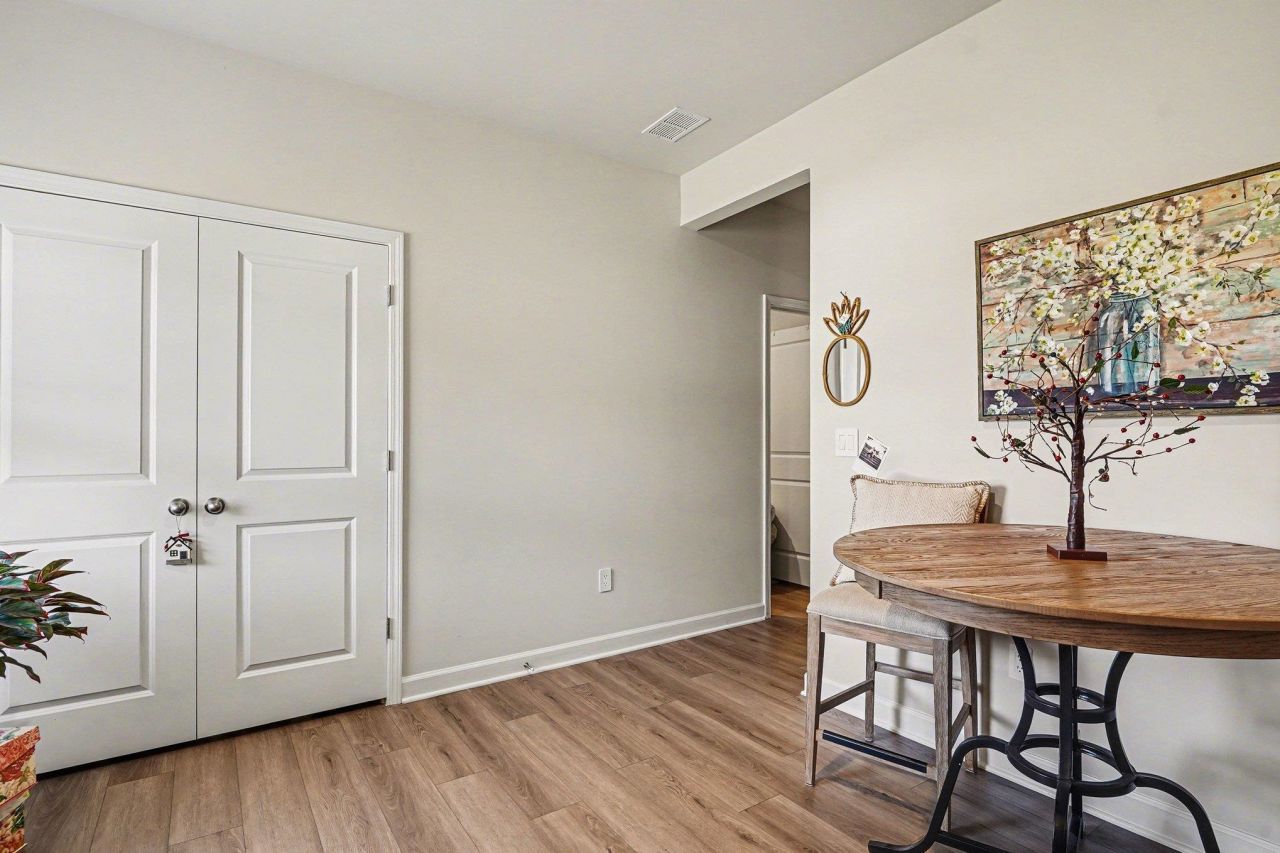 8002 Watercress St  Photo 25