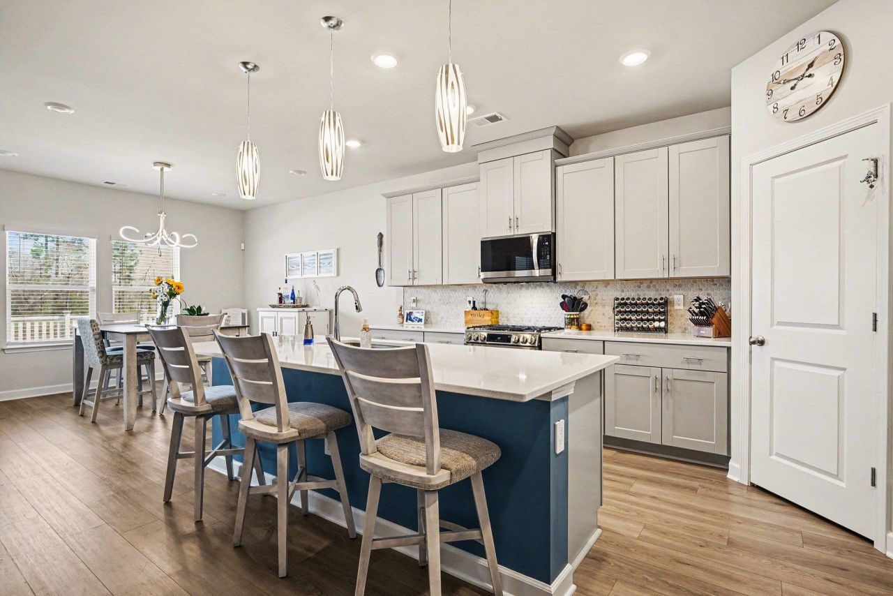 8002 Watercress St  Photo 6