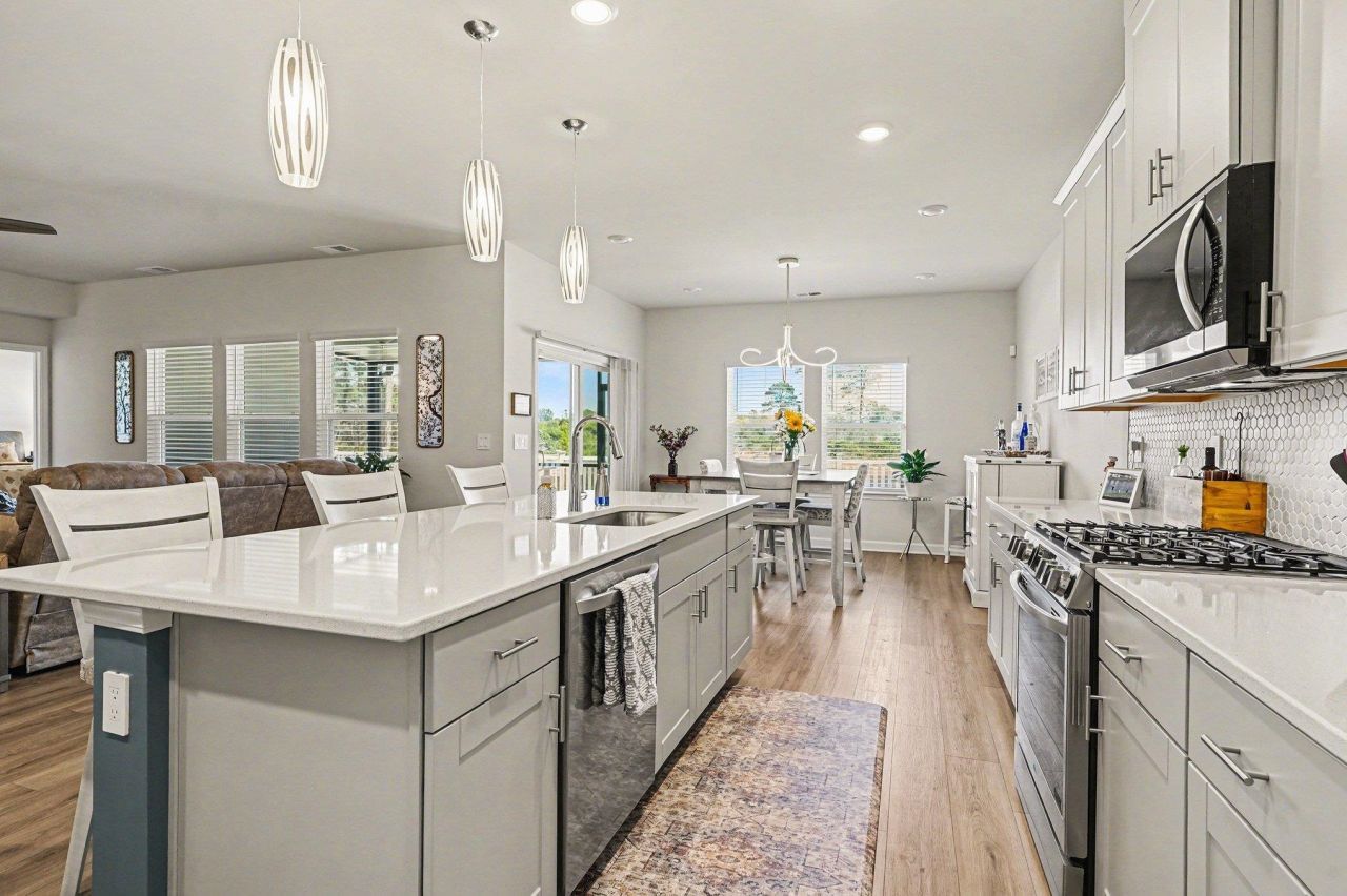 8002 Watercress St  Photo 8