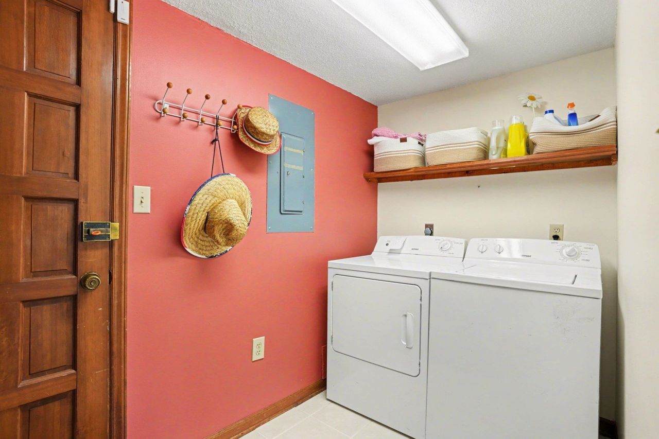 2607 Sand Dunes Dr. Photo 13