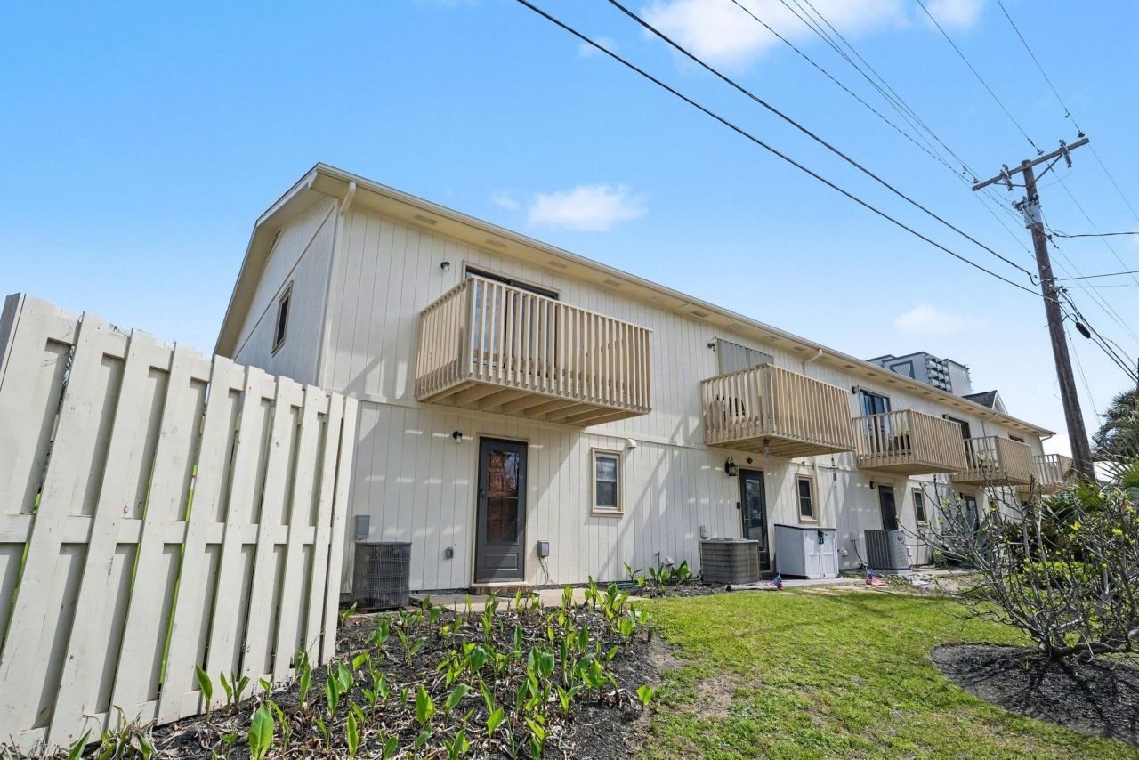 2607 Sand Dunes Dr. Photo 28