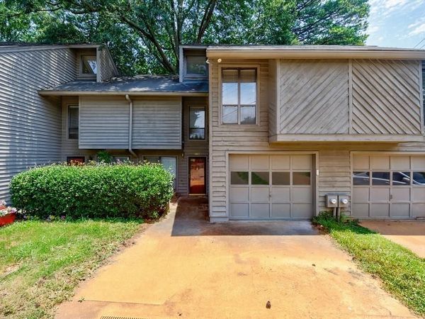 1002 Creatwood Circle SE, Smyrna, GA 30080