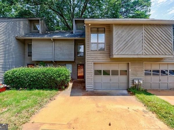 1002 Creatwood Circle SE, Smyrna, GA 30080