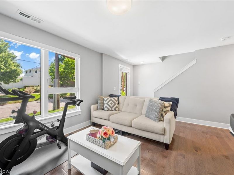 1240 W 70th Street, Cleveland, OH 44102 Photo 9