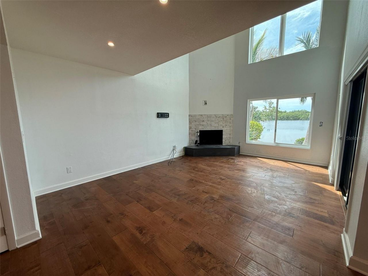 1070 Sanabel Court Ne, Saint Petersburg, FL 33702 Photo