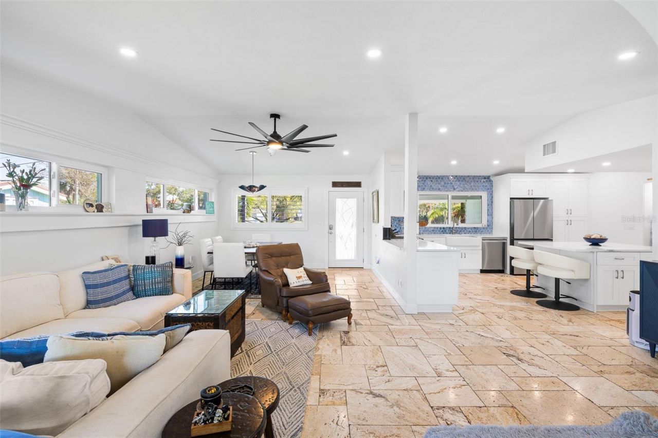 1567 Delaware Avenue Ne, Saint Petersburg, FL 33703 Photo