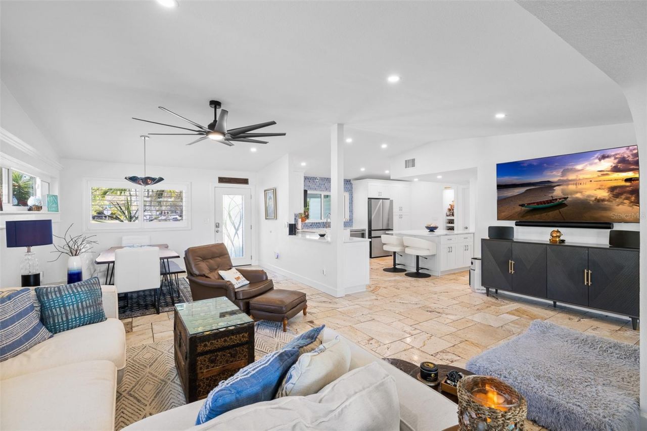 1567 Delaware Avenue Ne, Saint Petersburg, FL 33703 Photo