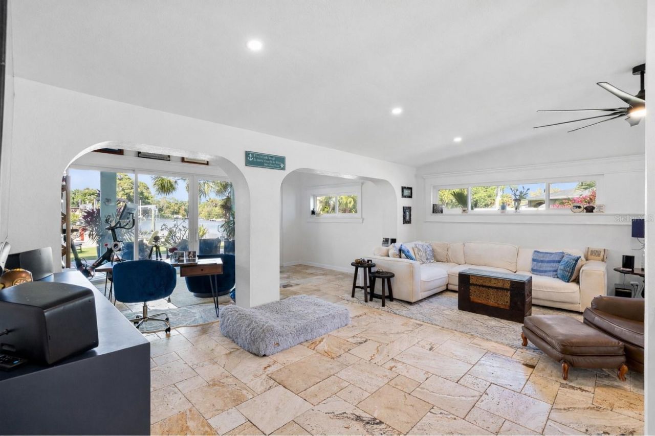 1567 Delaware Avenue Ne, Saint Petersburg, FL 33703 Photo