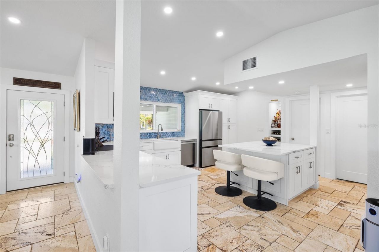 1567 Delaware Avenue Ne, Saint Petersburg, FL 33703 Photo