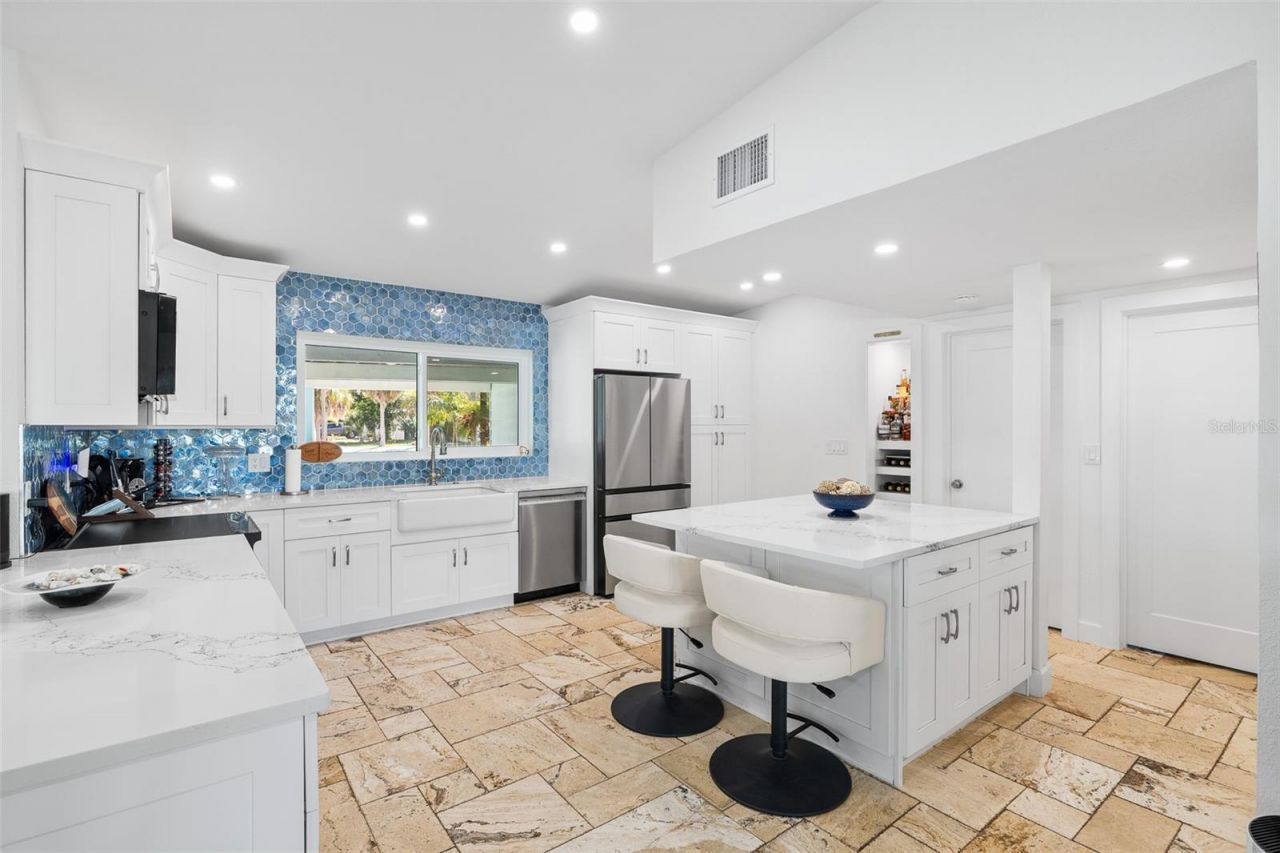 1567 Delaware Avenue Ne, Saint Petersburg, FL 33703 Photo