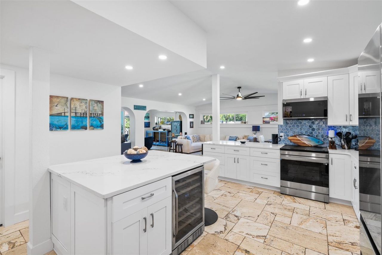 1567 Delaware Avenue Ne, Saint Petersburg, FL 33703 Photo