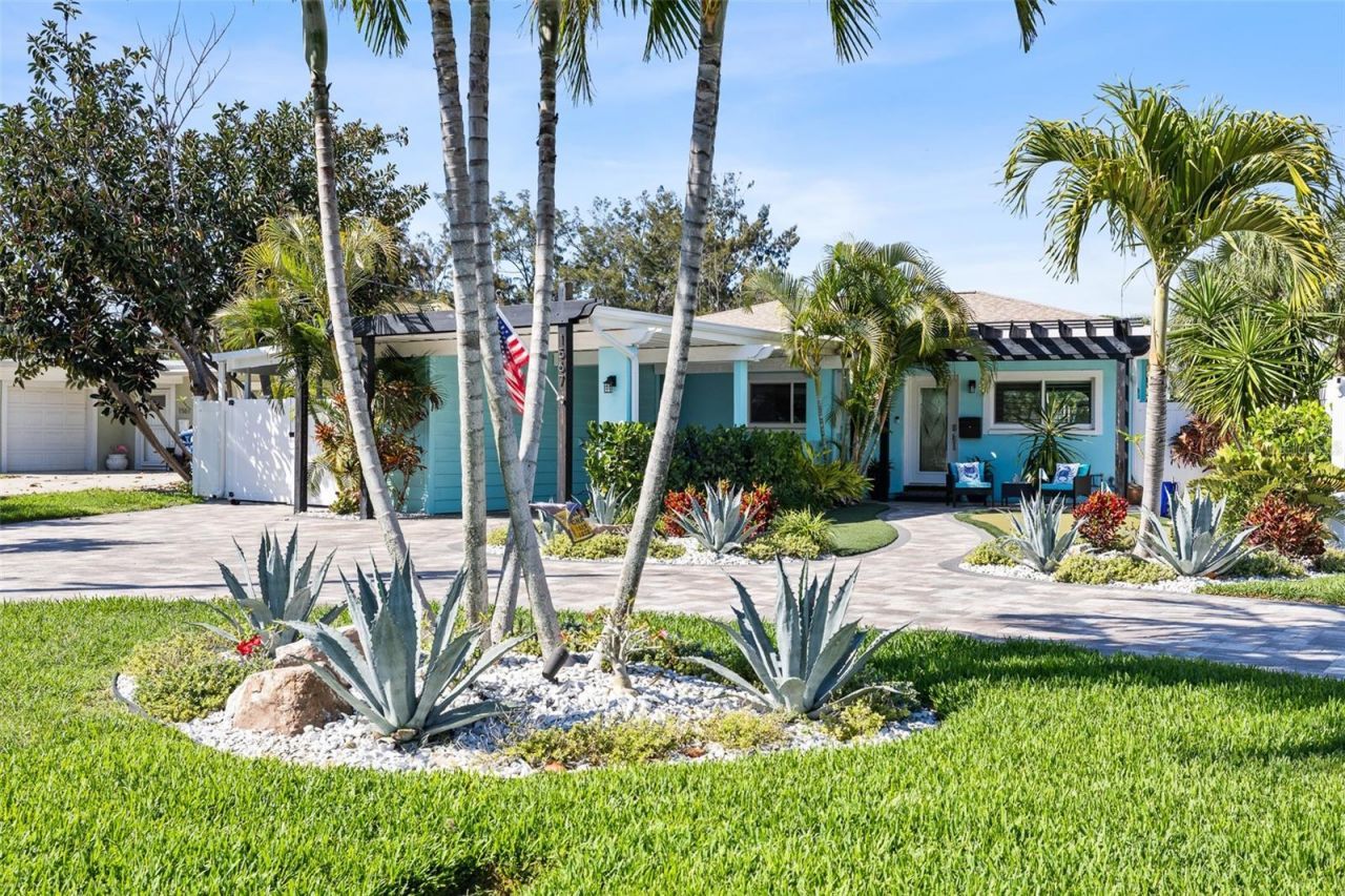 1567 Delaware Avenue Ne, Saint Petersburg, FL 33703 Photo