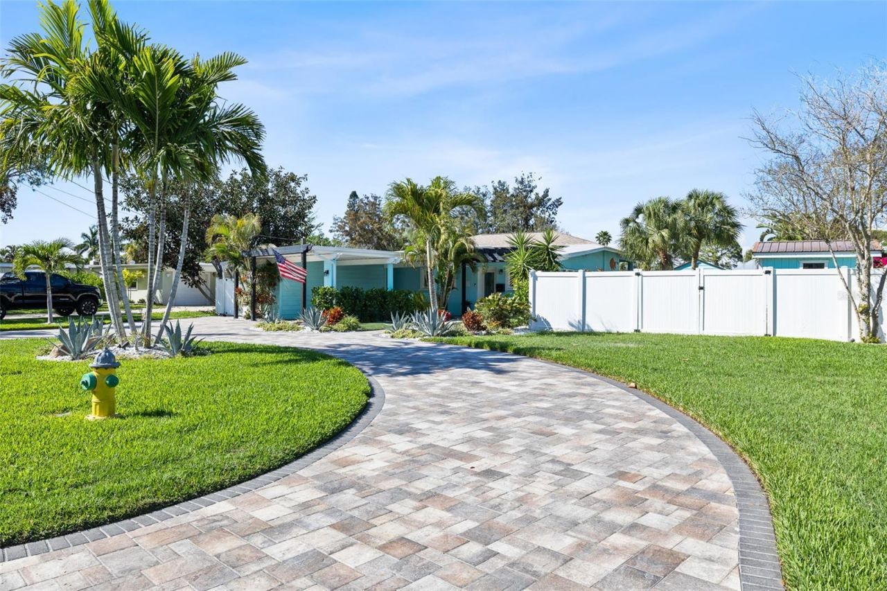 1567 Delaware Avenue Ne, Saint Petersburg, FL 33703 Photo