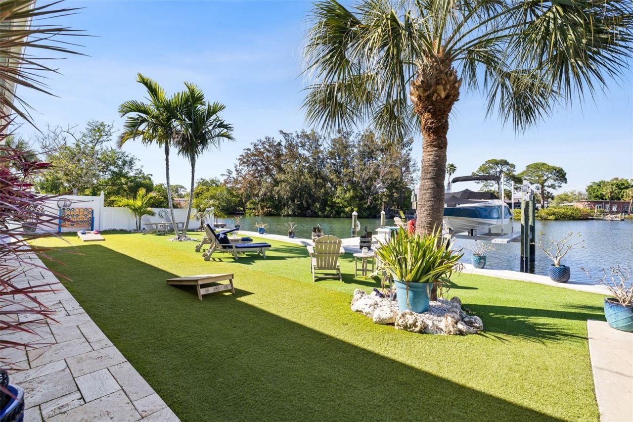 1567 Delaware Avenue Ne, Saint Petersburg, FL 33703 Photo