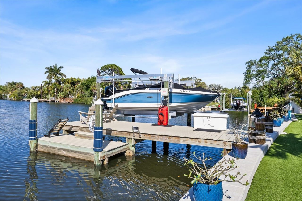 1567 Delaware Avenue Ne, Saint Petersburg, FL 33703 Photo