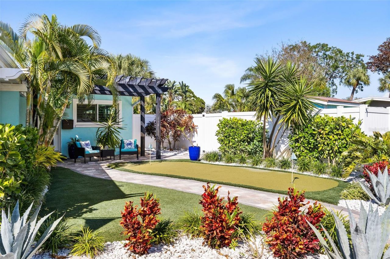 1567 Delaware Avenue Ne, Saint Petersburg, FL 33703 Photo