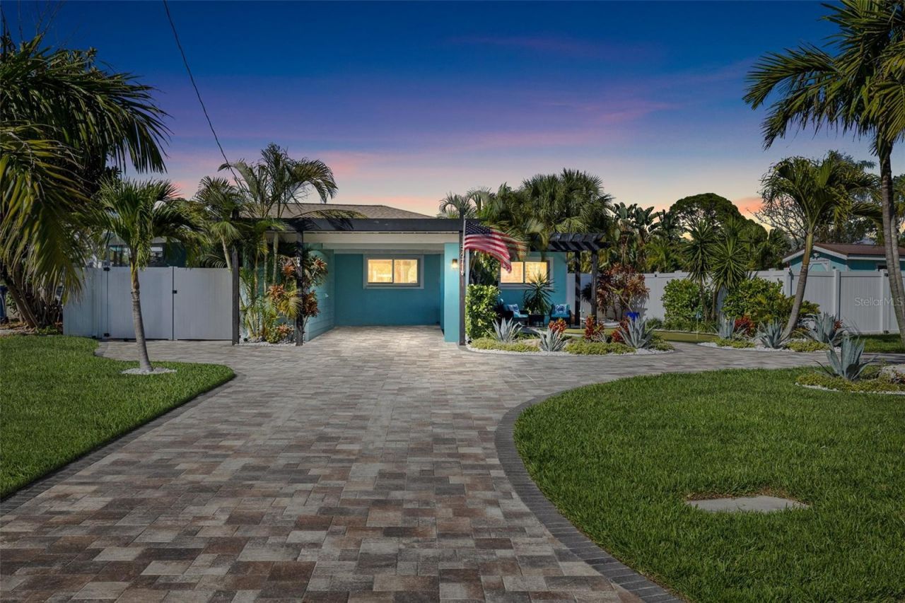 1567 Delaware Avenue Ne, Saint Petersburg, FL 33703 Photo