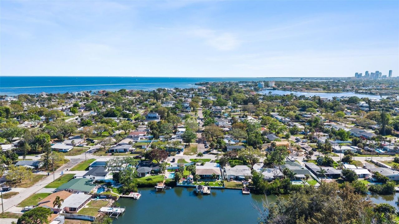 1567 Delaware Avenue Ne, Saint Petersburg, FL 33703 Photo