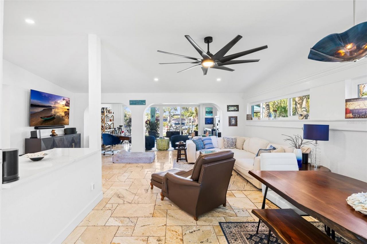 1567 Delaware Avenue Ne, Saint Petersburg, FL 33703 Photo