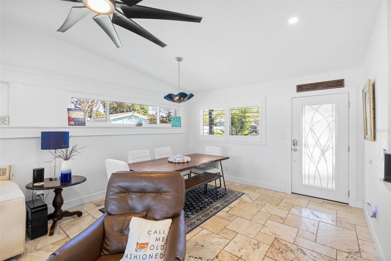 1567 Delaware Avenue Ne, Saint Petersburg, FL 33703 Photo