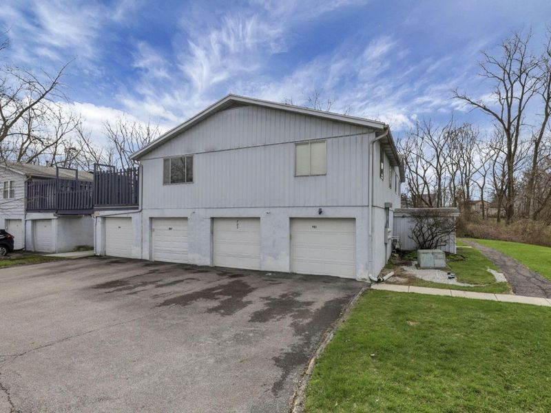 703 Cherry Hollow Road, Columbus, OH 43228 Photo 18