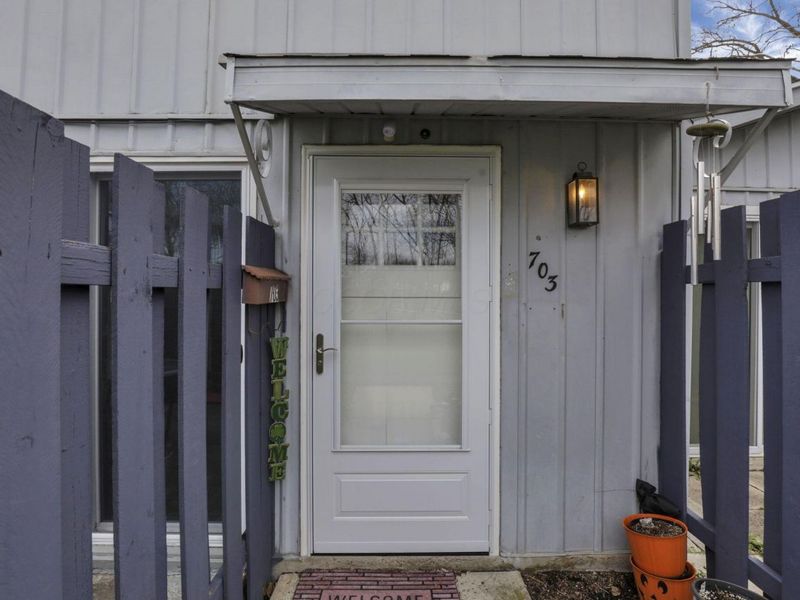 703 Cherry Hollow Road, Columbus, OH 43228 Photo 6