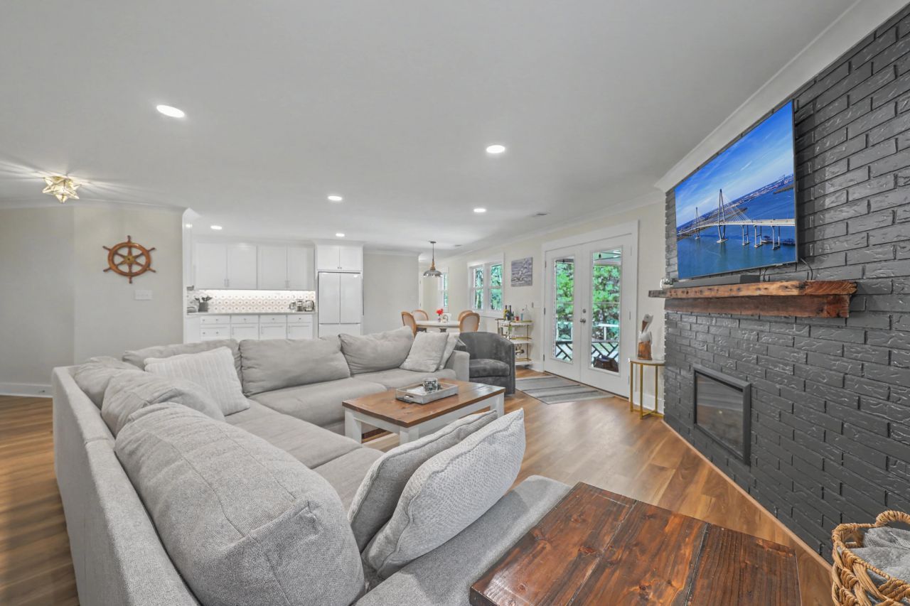 1854 Hutton Court Photo 13