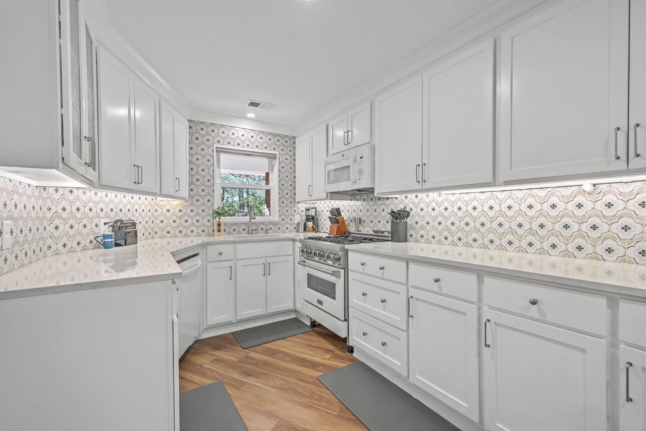 1854 Hutton Court Photo 17