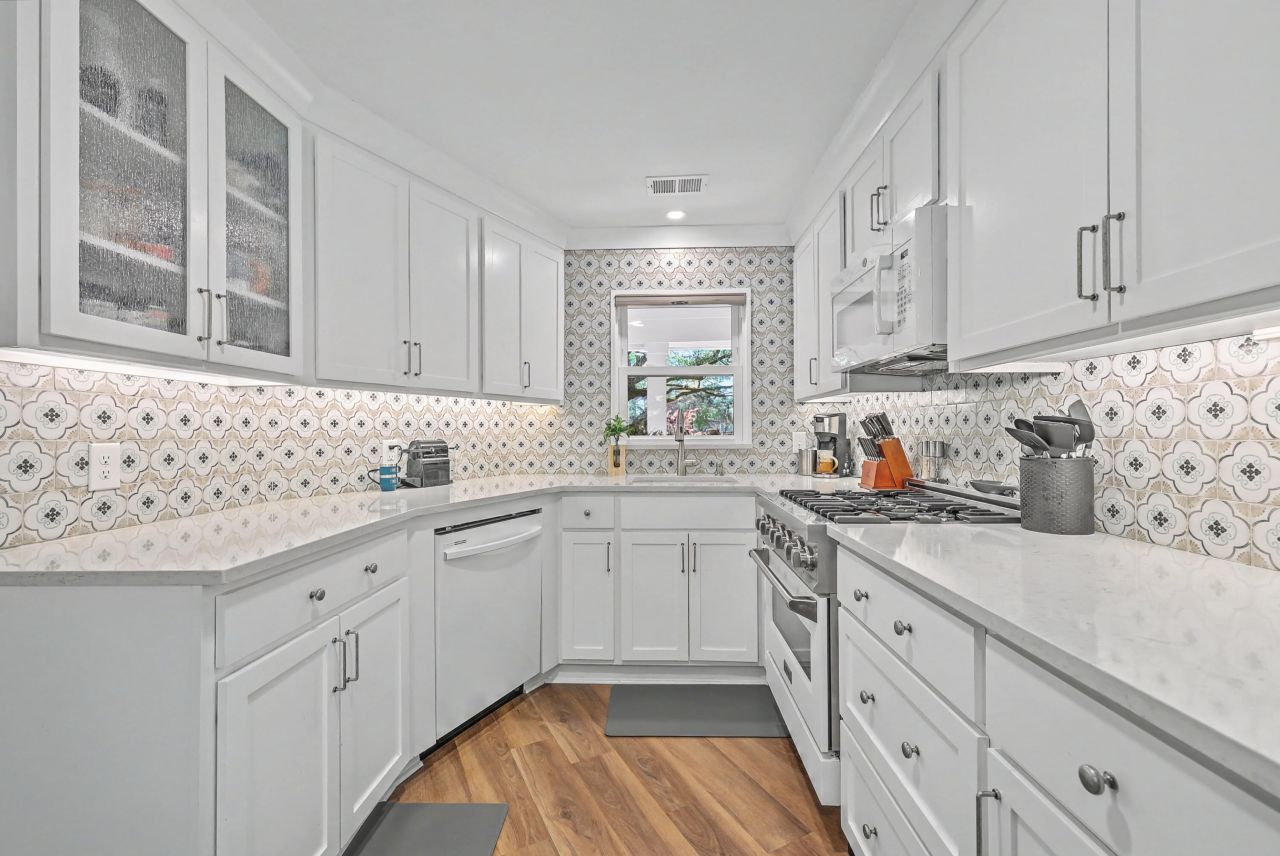 1854 Hutton Court Photo 18