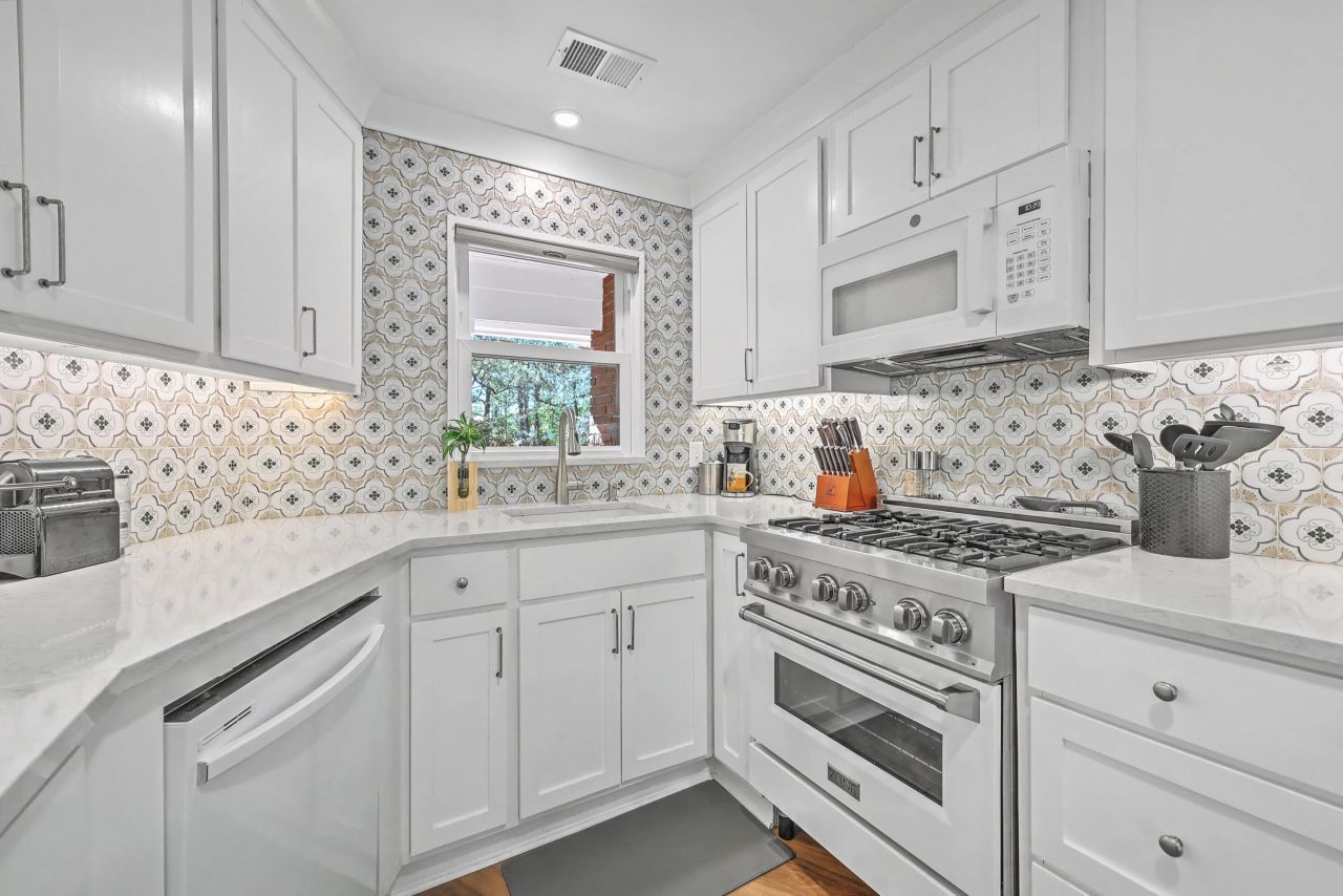 1854 Hutton Court Photo 19