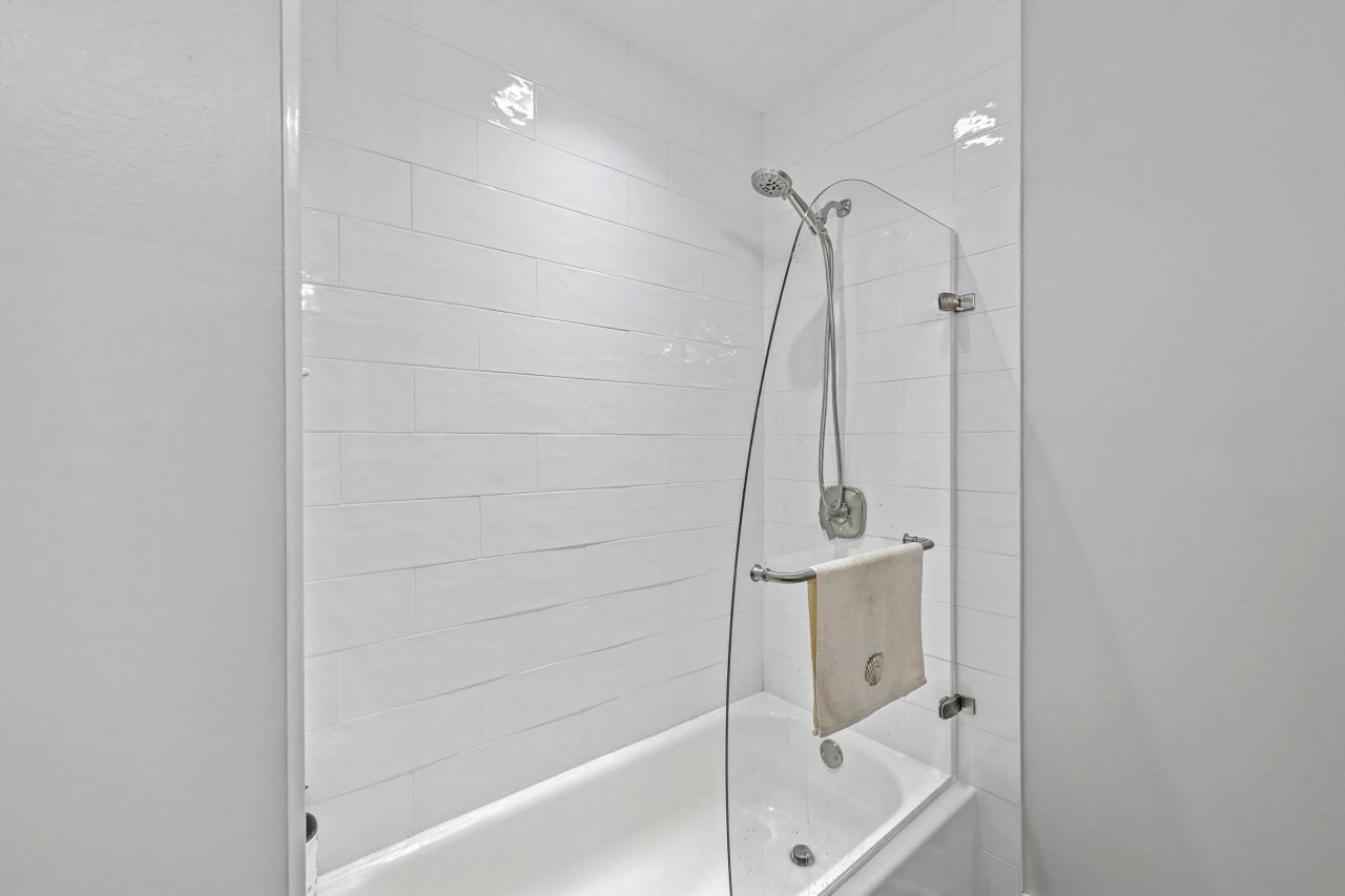 1854 Hutton Court Photo 31