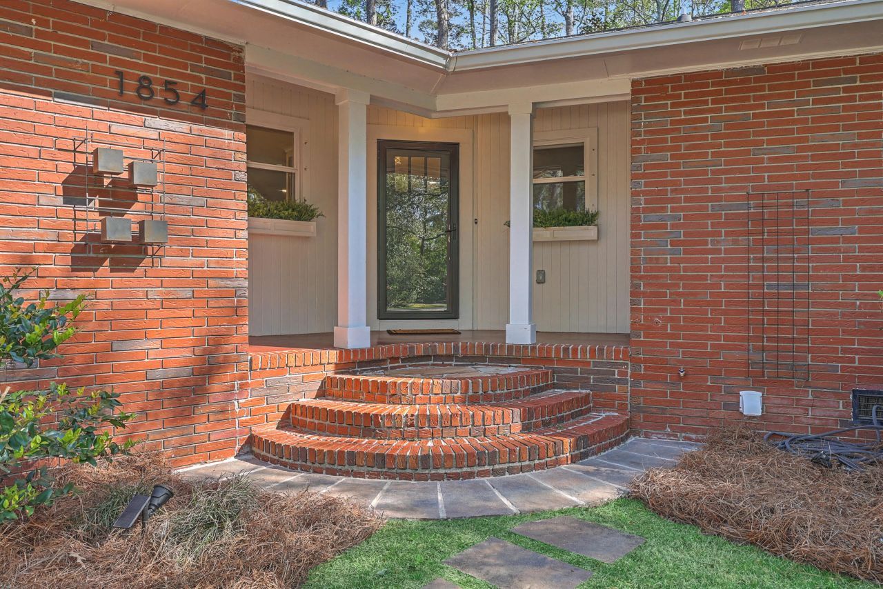 1854 Hutton Court Photo 8