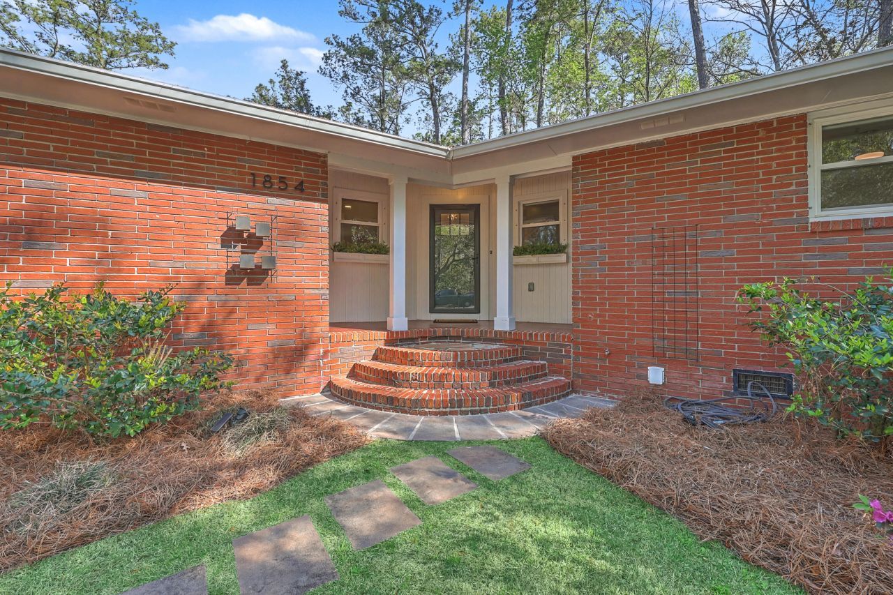 1854 Hutton Court Photo 9