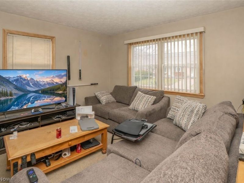 856 Morningview Avenue , Akron, OH 44305 Photo 3